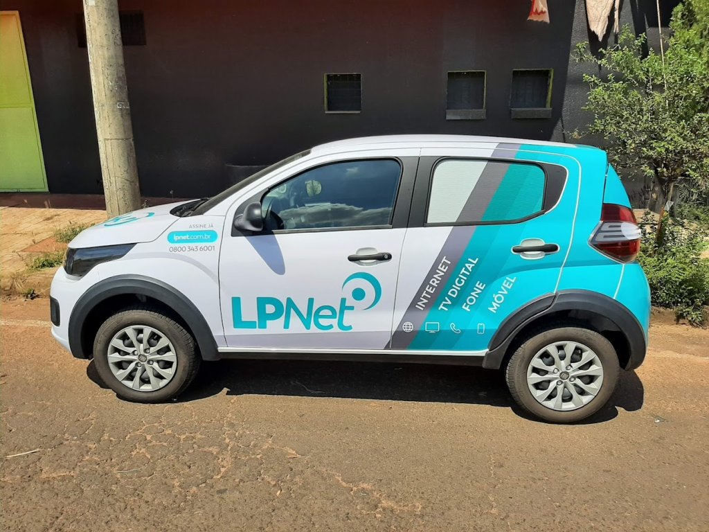 Carro LPNet envelopado pela Ultra Arte — trabalho realizado